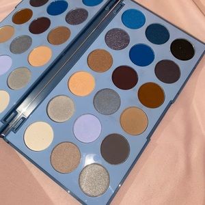 Morphe 18A blue ya away artistry palette